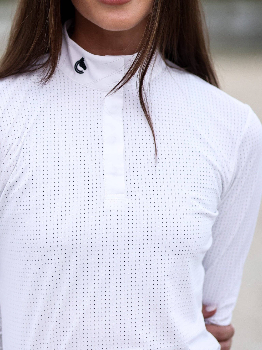 White | Lia Show Shirt, close-up of the placket and collar